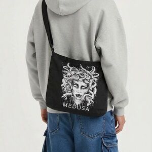 Vampire freaks Medusa tote
